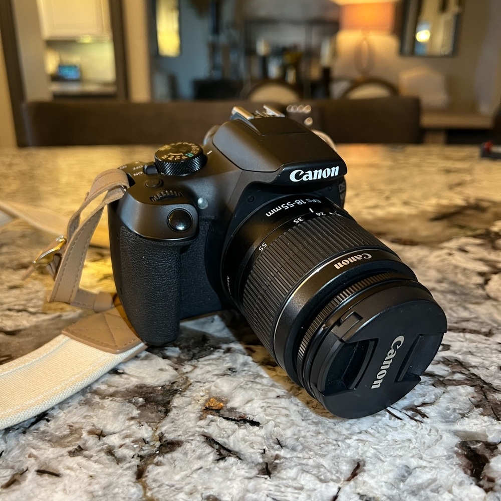 Canon EOS 1300D + 2 Lenses + 2 Tripods (bags and SD card included)